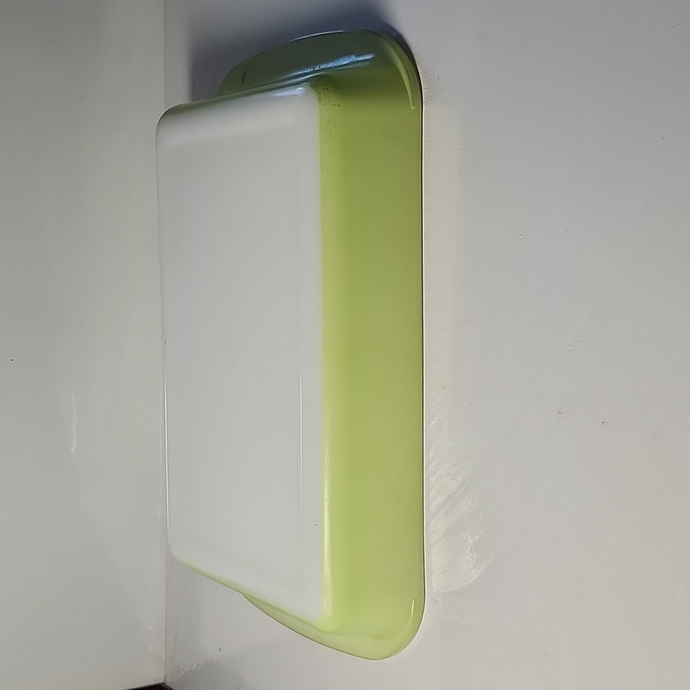 Vintage Pyrex 231 lime green color color Casserole baking dish made in USA
